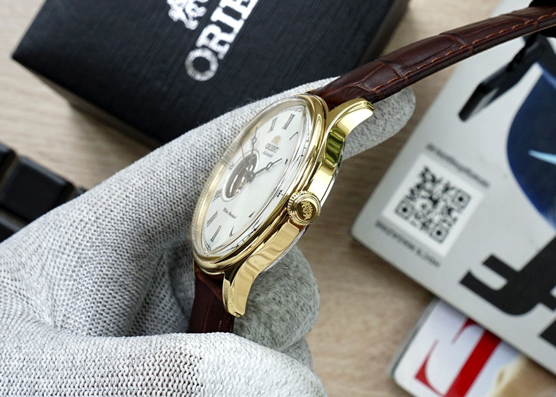 Góc cạnh Orient Caballero FAG00002W0 được trau chuốt tỉ mỉ