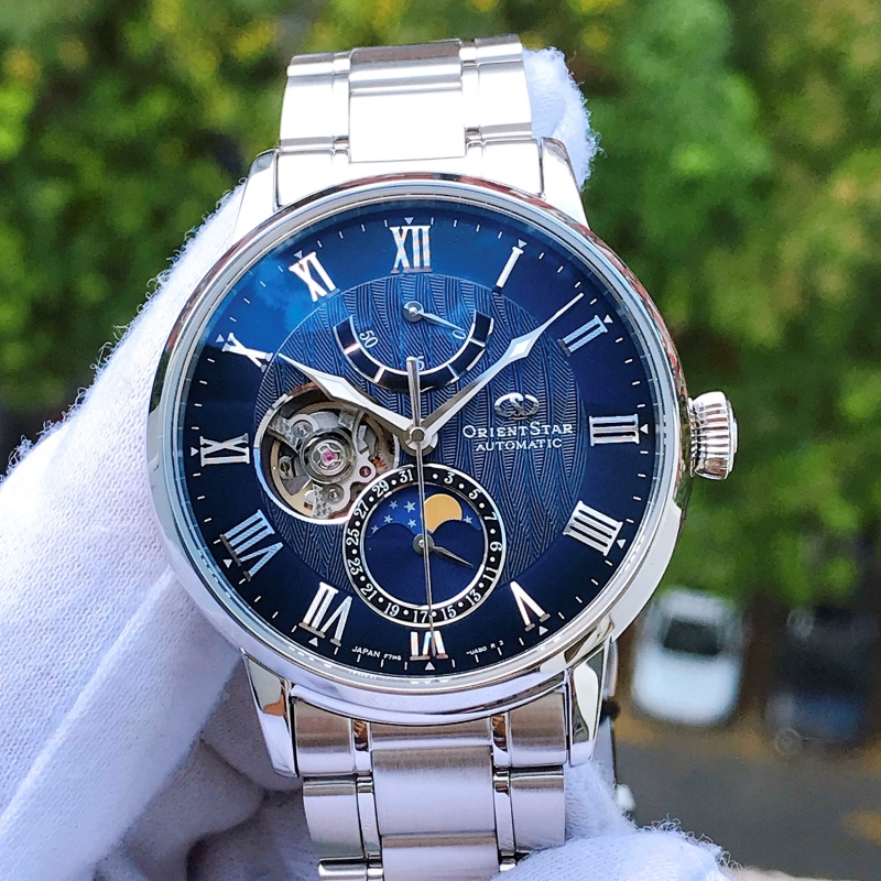 Chi tiết kim báo xăng giúp người đeo chủ động trong việc nạp cót