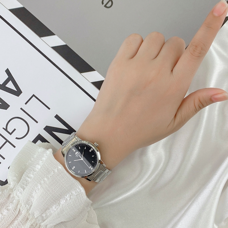 Orient RA-NB0101B10B phù hợp với cổ tay nữ giới