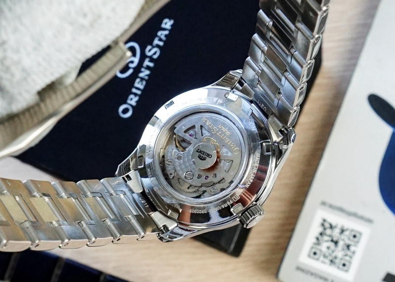 Orient Star RE-AT0003S00B được trang bị bởi bộ máy Cal.F6R42