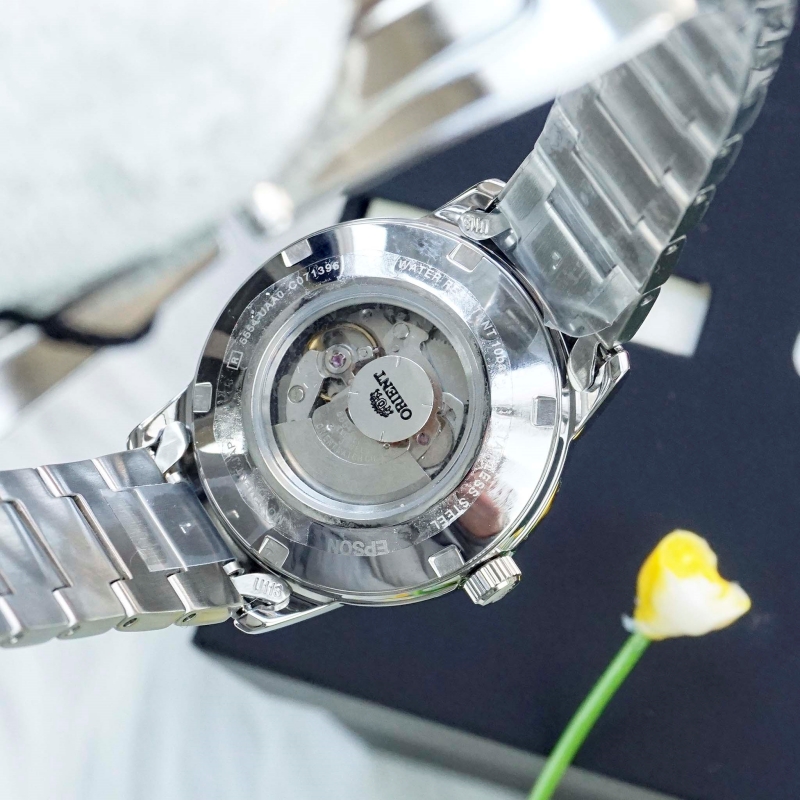ORIENT RA-NB0102S10B được trang bị bộ máy Automatic in-house danh tiếng của Orient