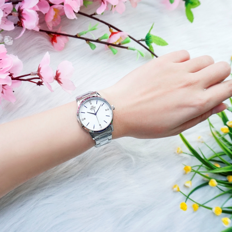 ORIENT RA-NB0102S10B phù hợp với đa phần chu vi cổ tay của nữ giới
