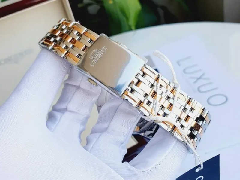 Bộ dây kim loại với các mắt dây mảnh demi rose gold sang trọng