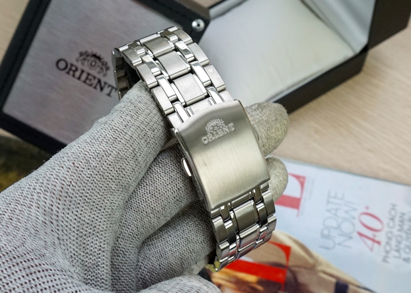 Orient FETAC002D0 với thiết kế dây kim loại khỏe khoắn và chắc chắn