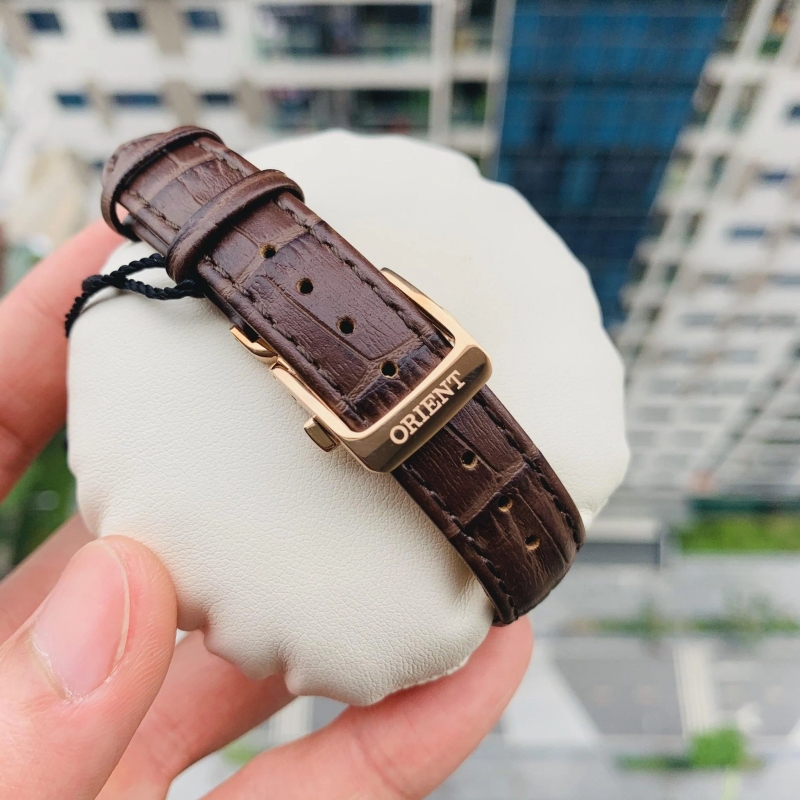 Bộ dây da nâu và khóa bướm vàng hồng tiện dụng
