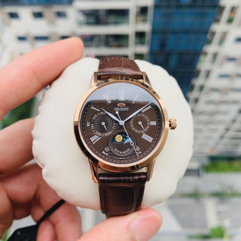 Mặt số màu nâu sang trọng